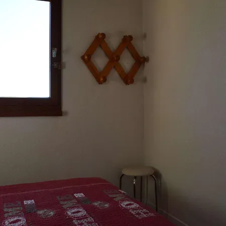 2 Pieces Avec Parking, Terrasses, Animaux Admis A 100m De La - Fr-1-225d-10 *