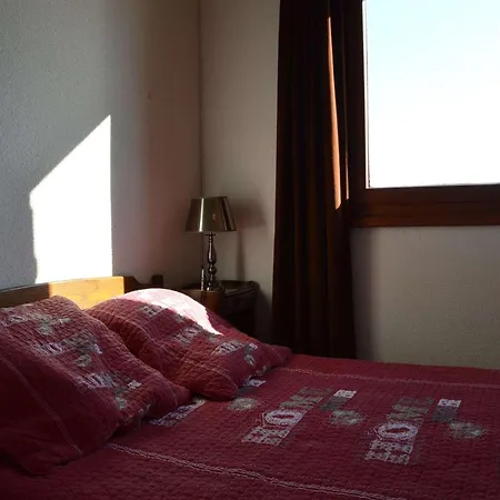 2 Pieces Avec Parking, Terrasses, Animaux Admis A 100m De La - Fr-1-225d-10 *